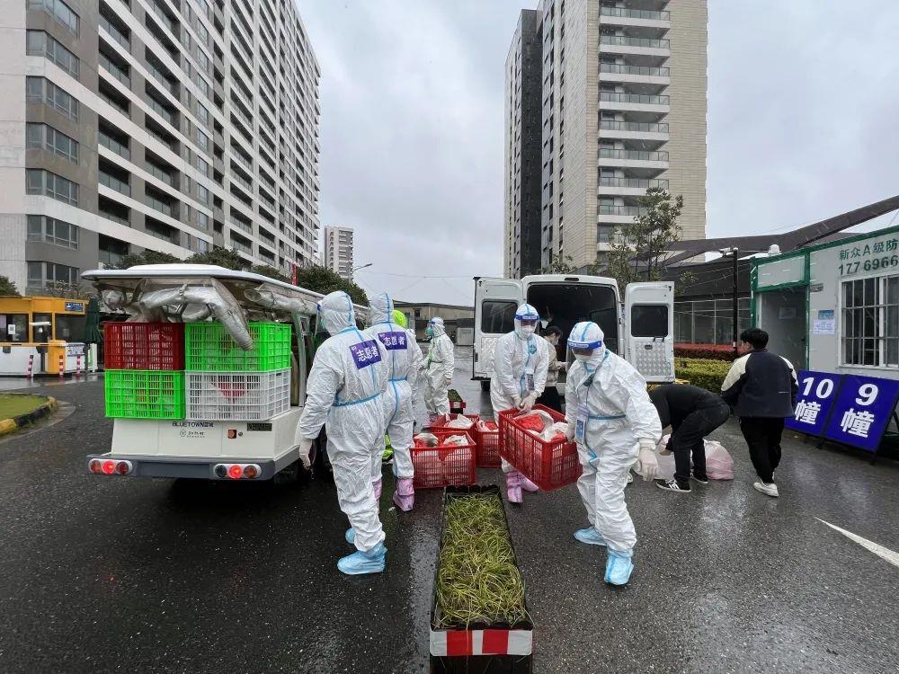 同心抗疫 匯聚暖流 汾湖愛心企業(yè)為封控小區(qū)捐贈物資